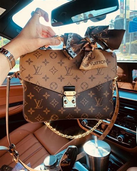 blå louis vuitton taske